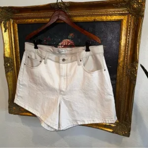 Abercrombie &amp; Fitch Ivory High Rise The Dad Shorts with Faux Leather Accents 34