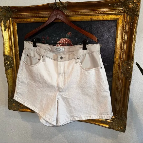 Abercrombie &amp; Fitch Ivory High Rise The Dad Shorts with Faux Leather Accents 34