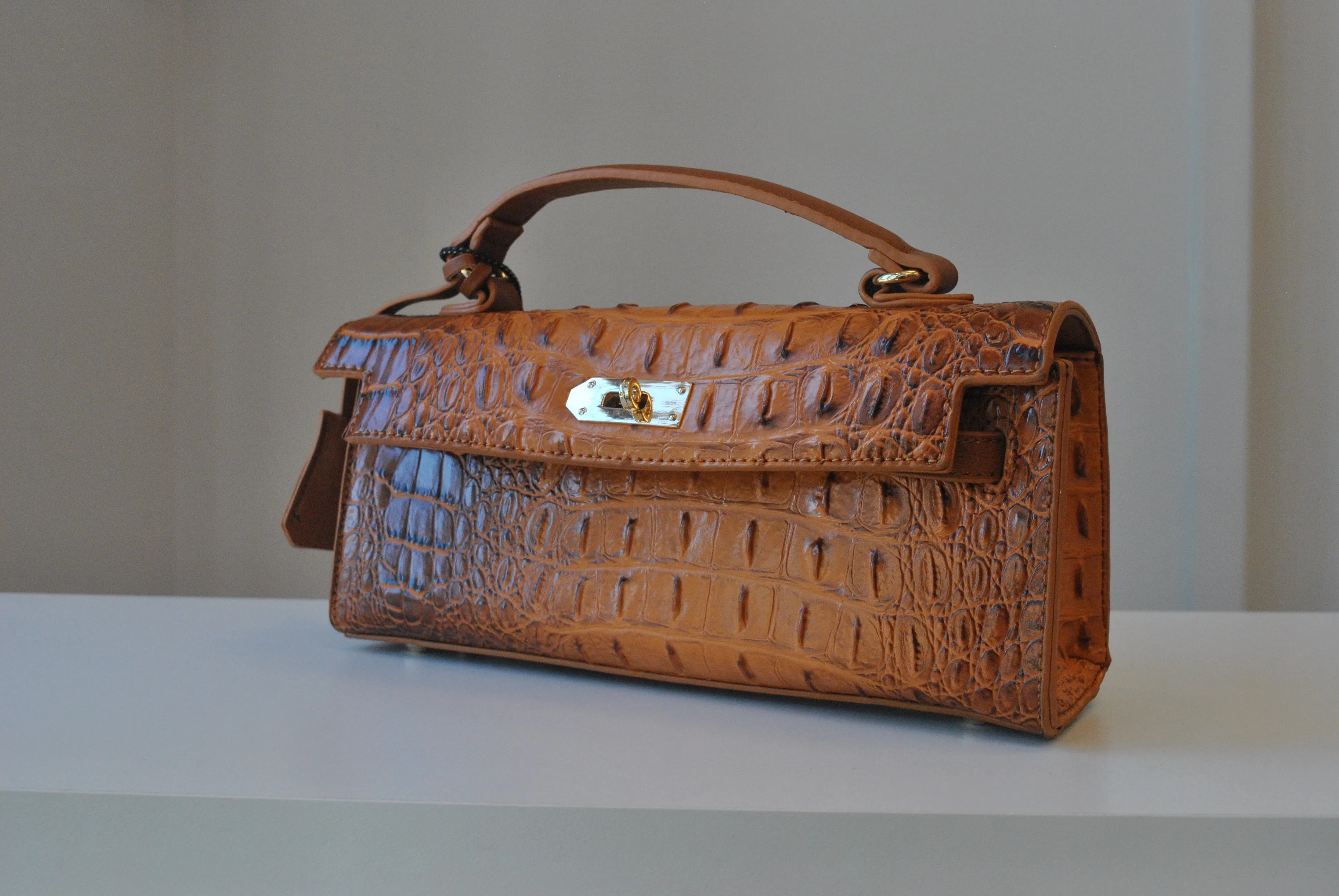 CARAMEL FAUX CROCODILE LEATHER CLUTCH / CROSSBODY HANDBAG