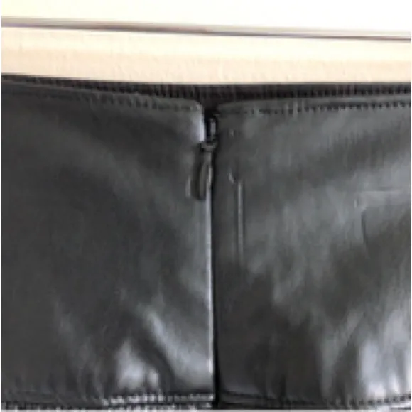 Club Monaco Laure faux leather black pleated shorts size 0