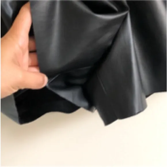 Club Monaco Laure faux leather black pleated shorts size 0
