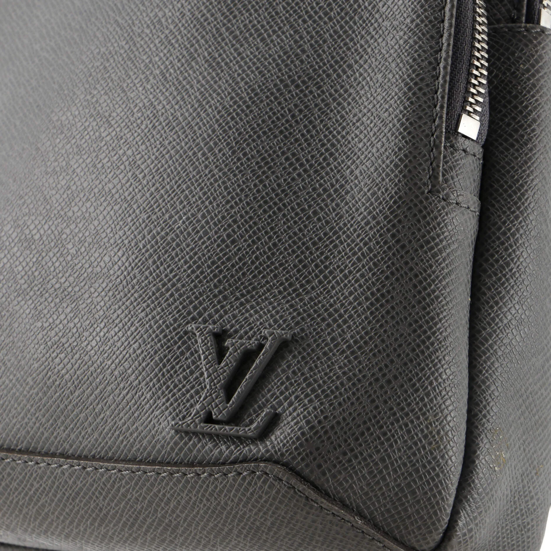 Designer Avenue Sling Bag Taiga Leather