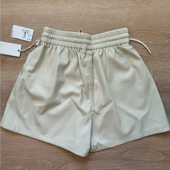Good American Better Than Leather Short Small