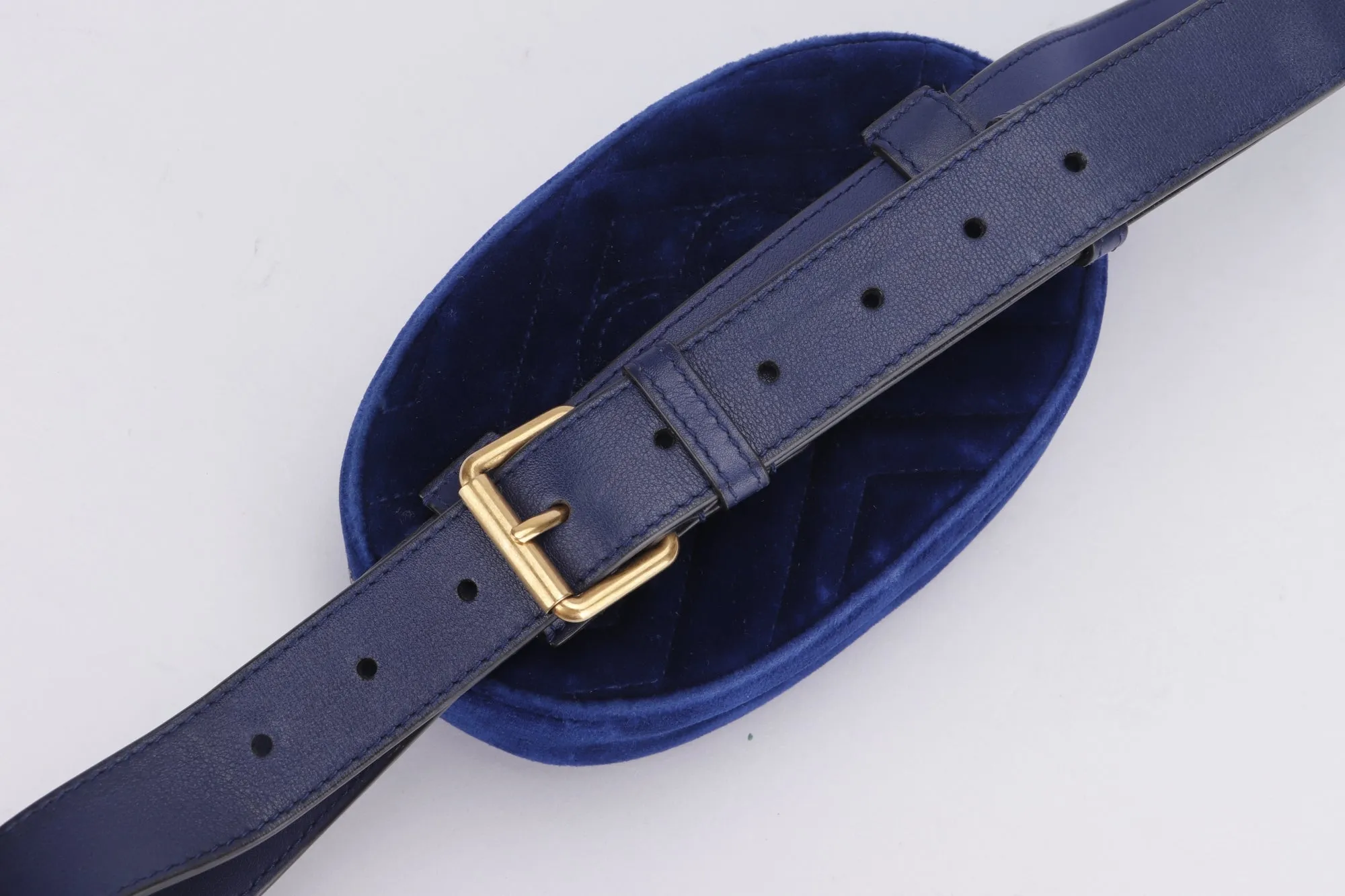 Gucci Marmont Small Size Blue Quilted Suede Leather Bod Bod Body Bag (476434 9FRDT 493075), no Dust Cover