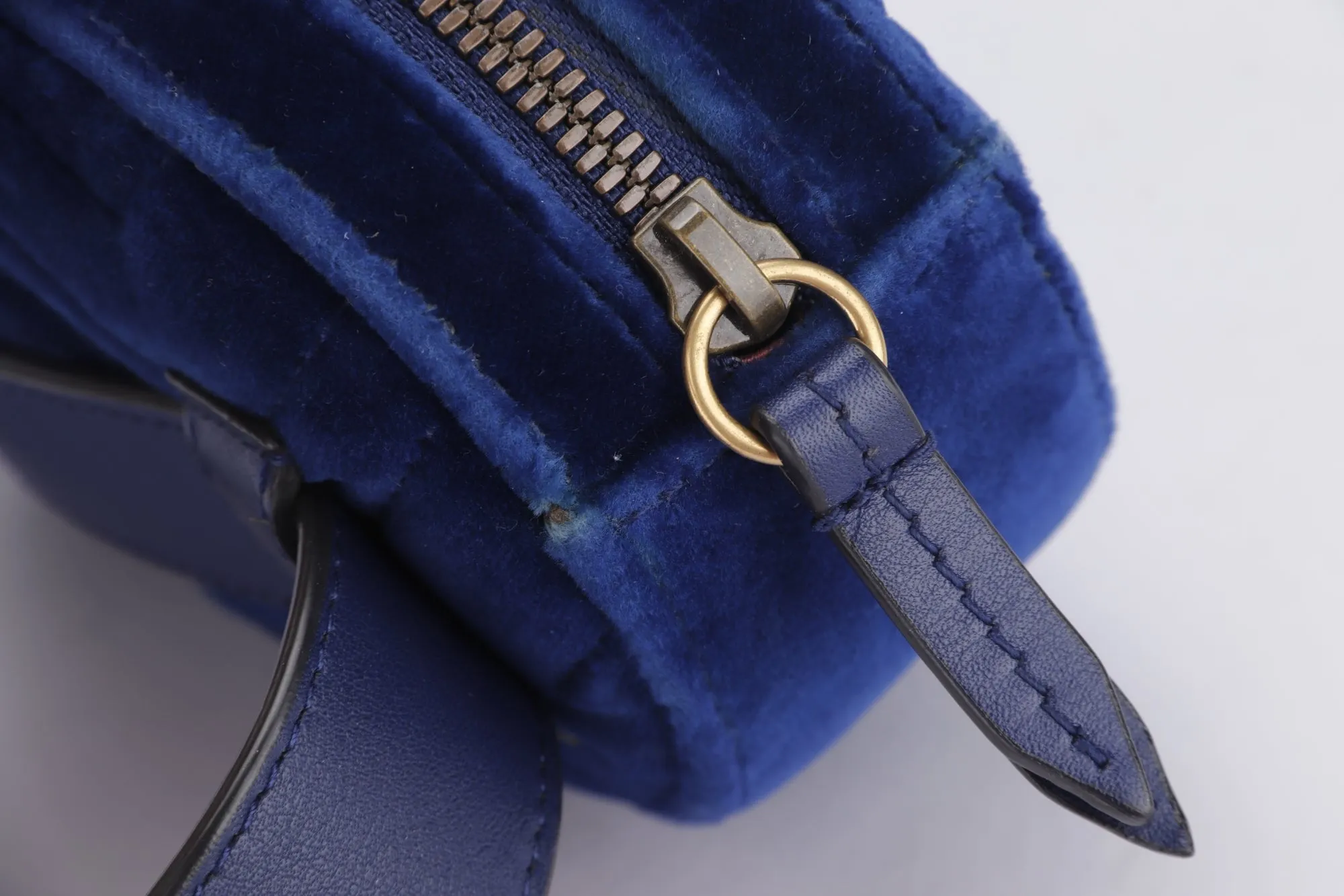 Gucci Marmont Small Size Blue Quilted Suede Leather Bod Bod Body Bag (476434 9FRDT 493075), no Dust Cover