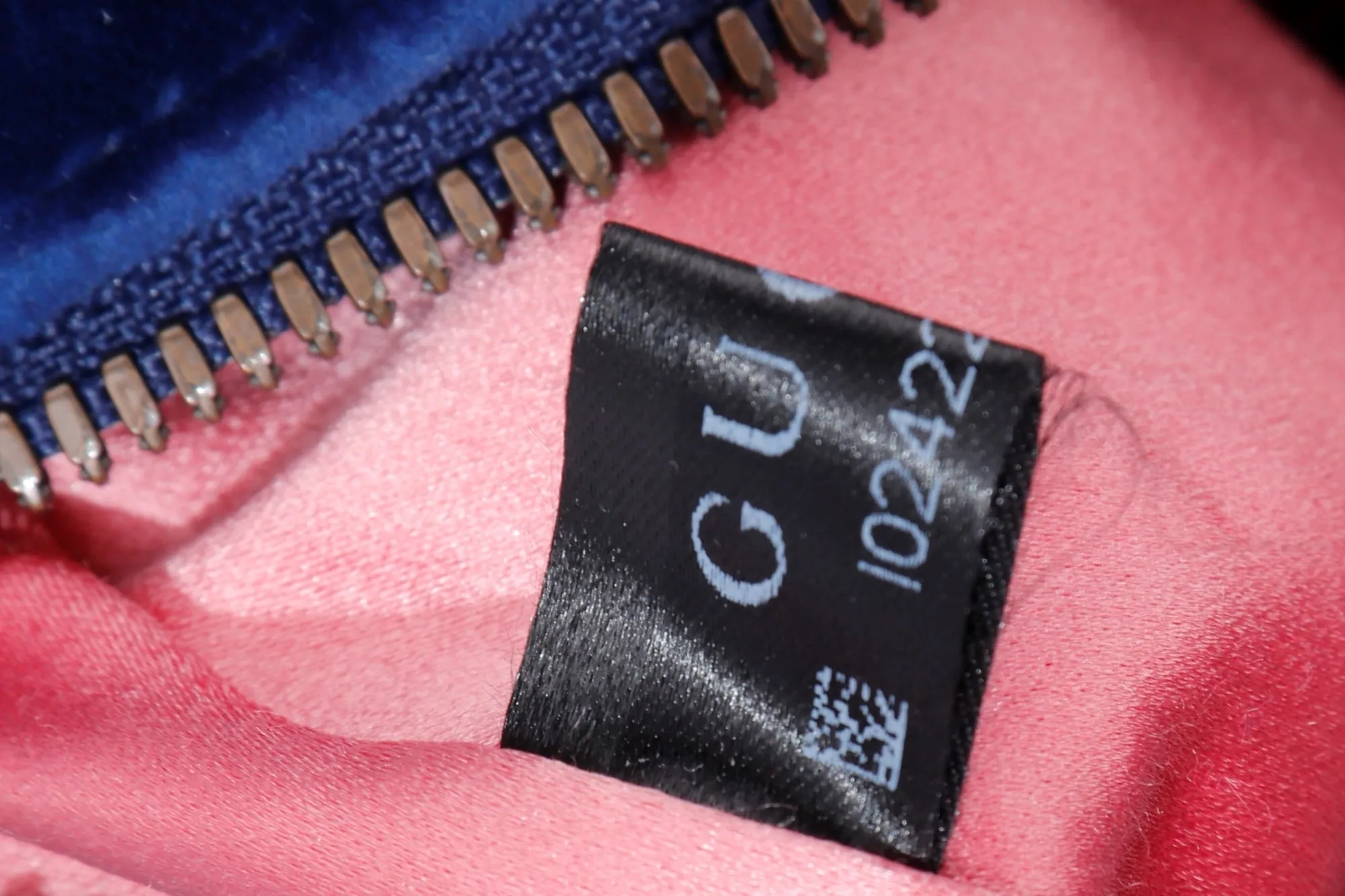 Gucci Marmont Small Size Blue Quilted Suede Leather Bod Bod Body Bag (476434 9FRDT 493075), no Dust Cover