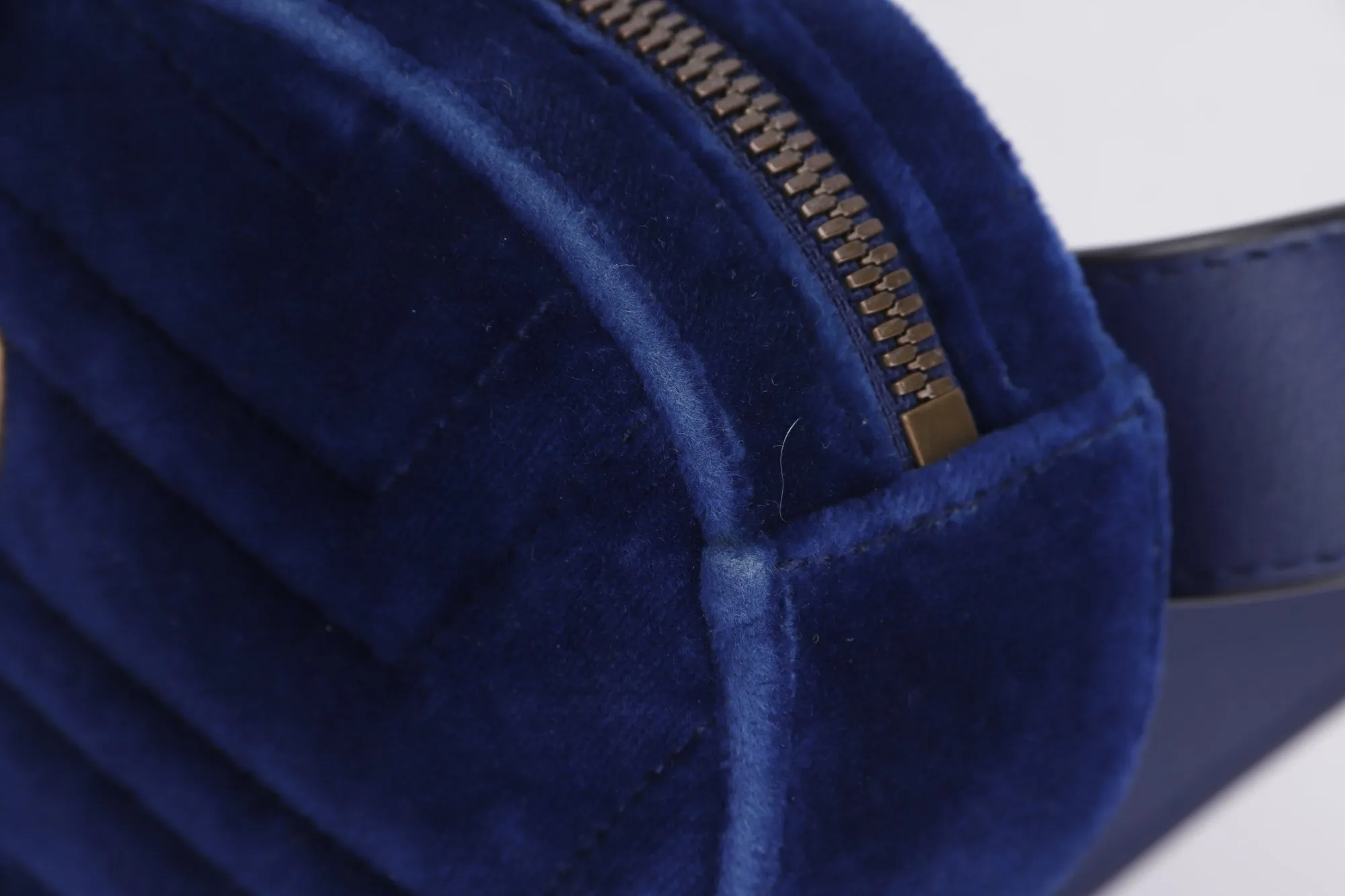 Gucci Marmont Small Size Blue Quilted Suede Leather Bod Bod Body Bag (476434 9FRDT 493075), no Dust Cover