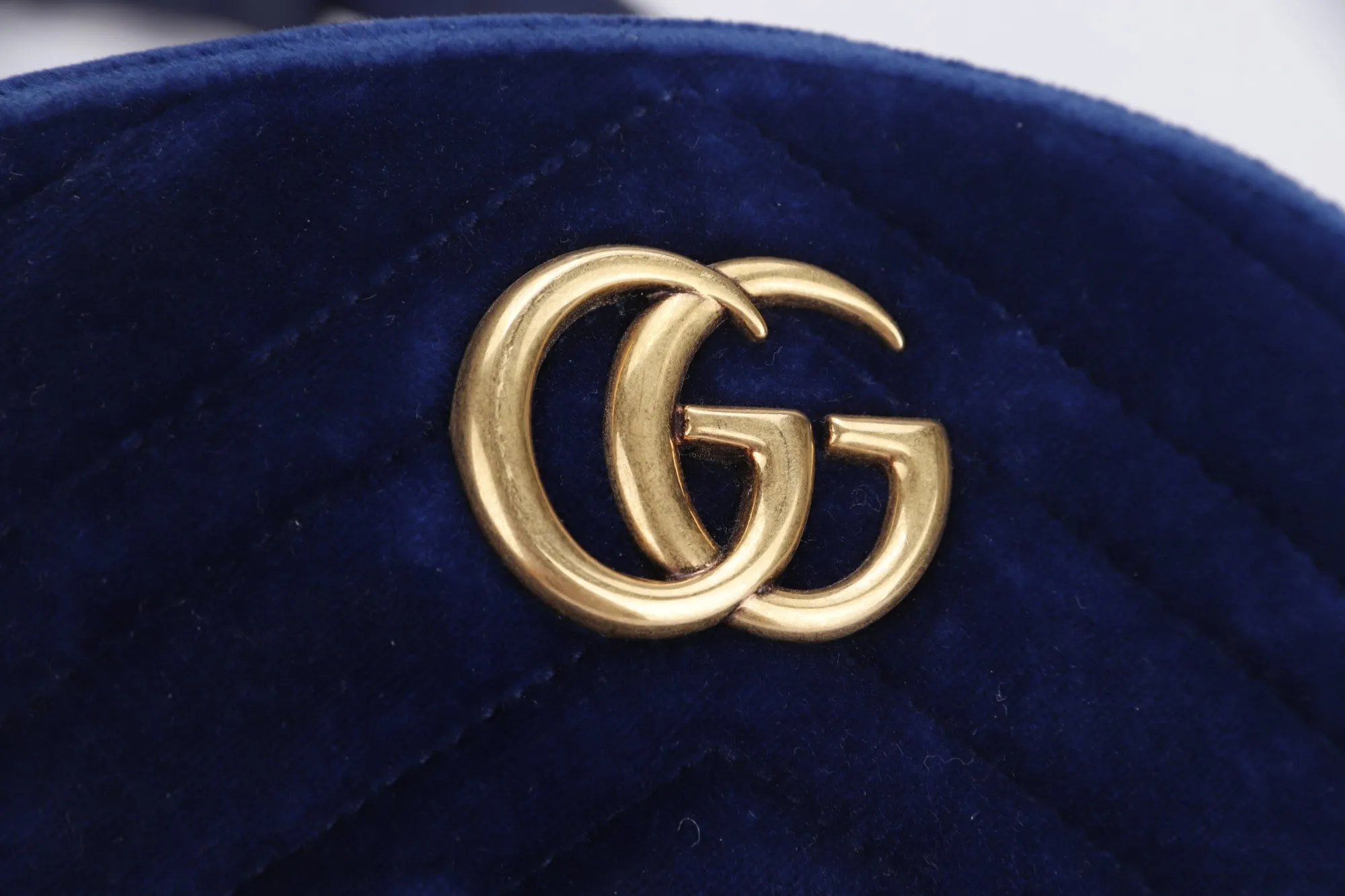 Gucci Marmont Small Size Blue Quilted Suede Leather Bod Bod Body Bag (476434 9FRDT 493075), no Dust Cover