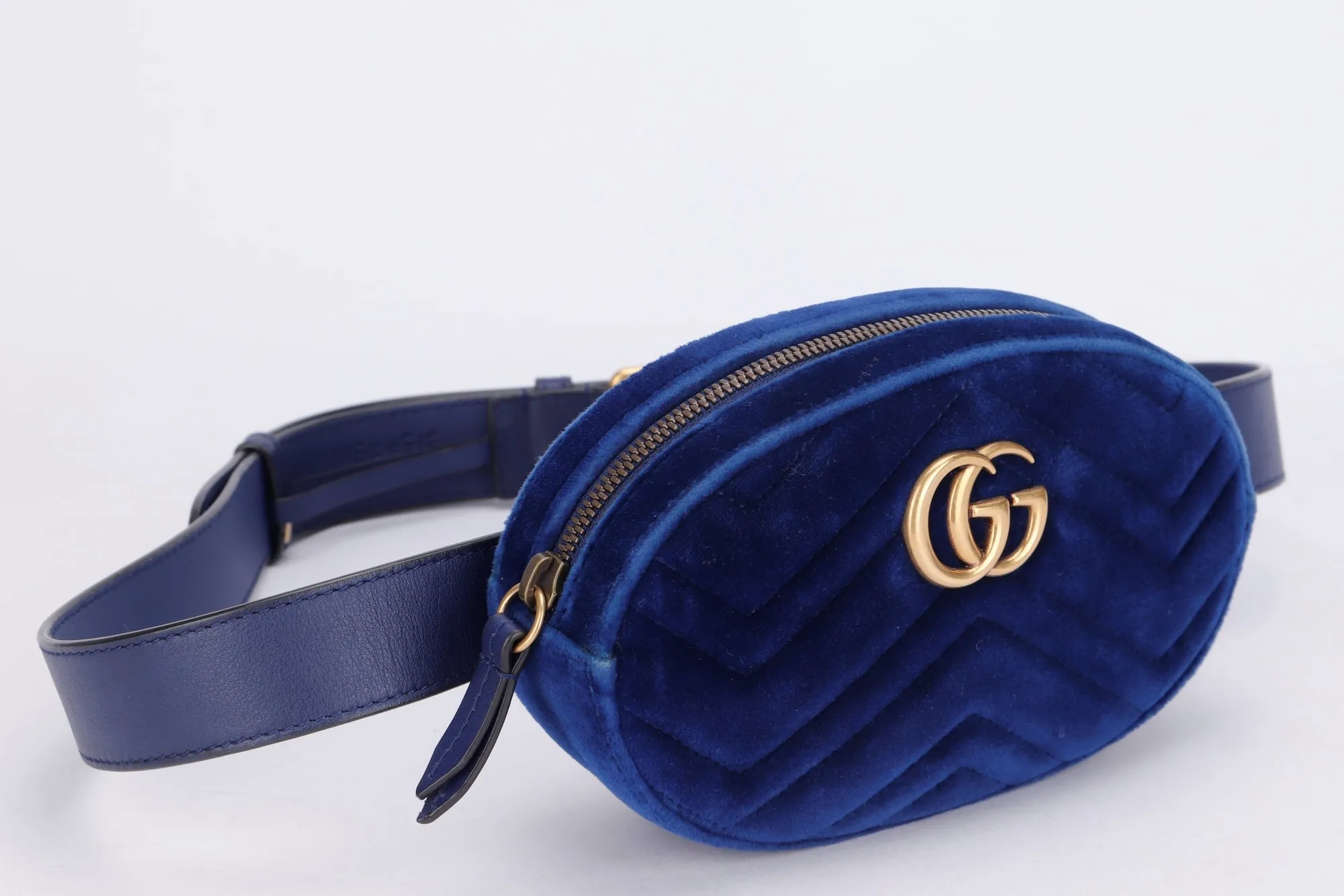 Gucci Marmont Small Size Blue Quilted Suede Leather Bod Bod Body Bag (476434 9FRDT 493075), no Dust Cover