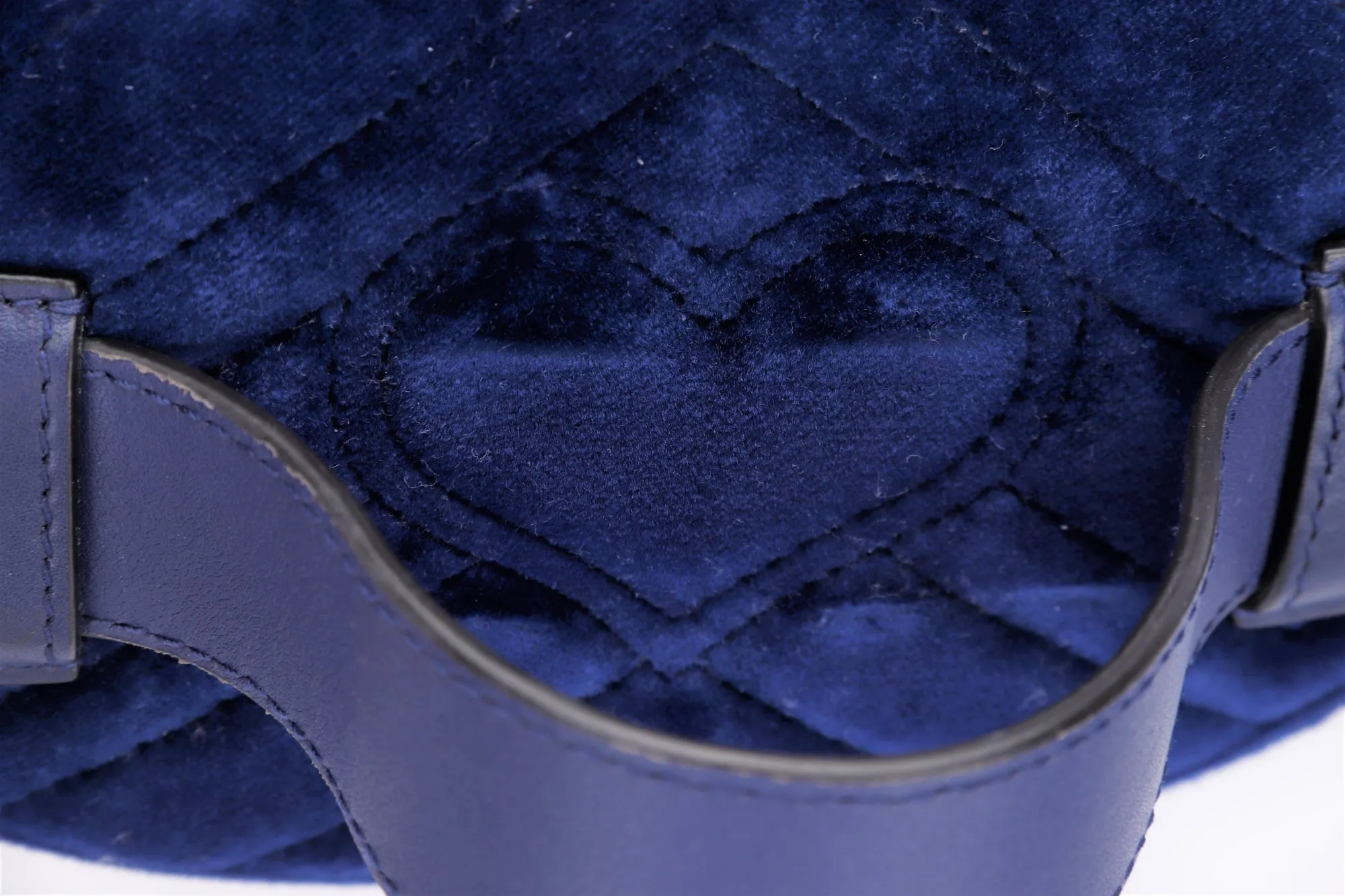 Gucci Marmont Small Size Blue Quilted Suede Leather Bod Bod Body Bag (476434 9FRDT 493075), no Dust Cover