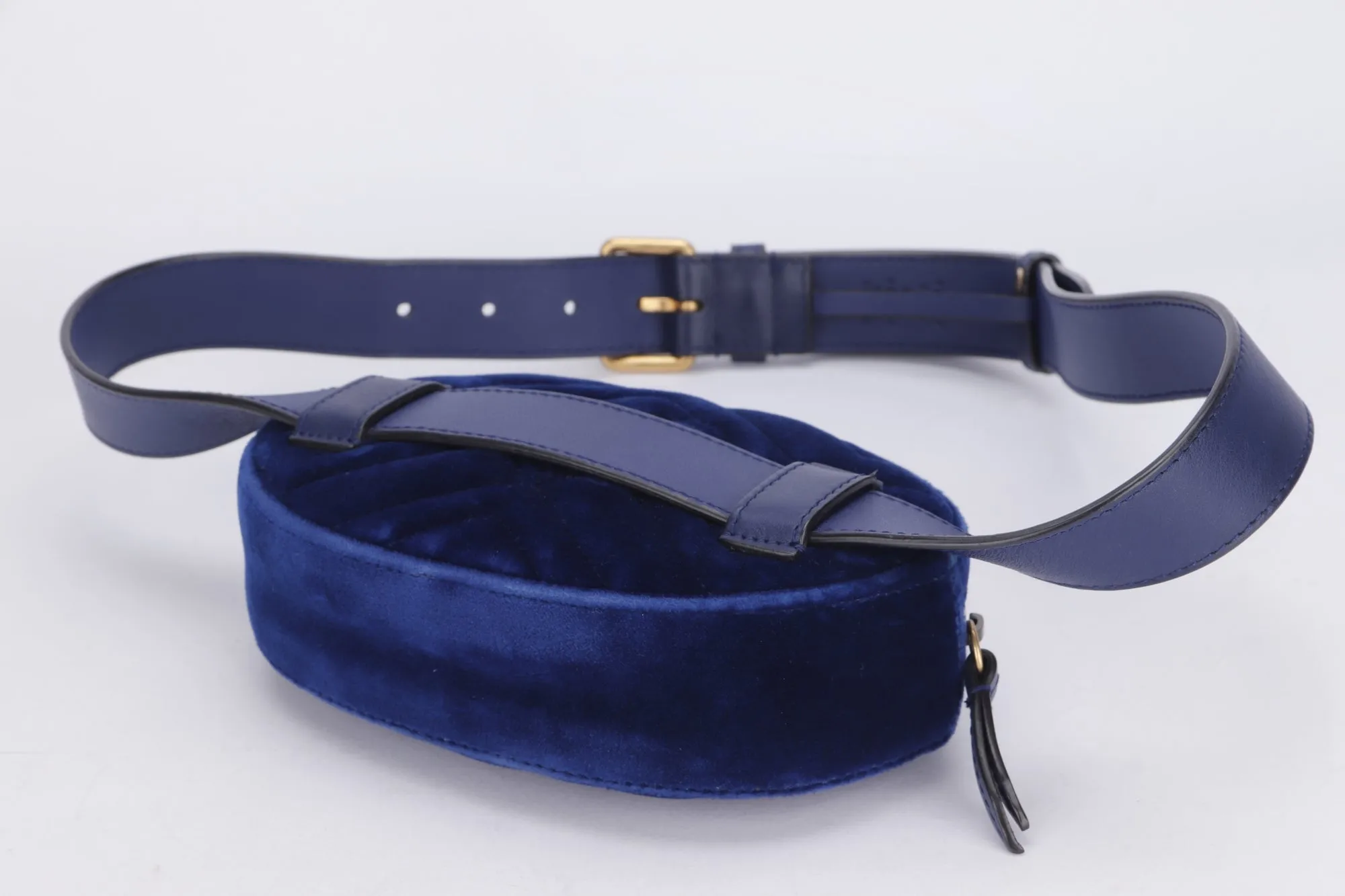 Gucci Marmont Small Size Blue Quilted Suede Leather Bod Bod Body Bag (476434 9FRDT 493075), no Dust Cover