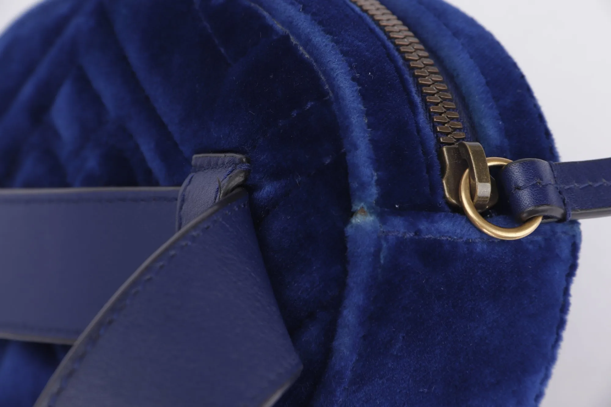 Gucci Marmont Small Size Blue Quilted Suede Leather Bod Bod Body Bag (476434 9FRDT 493075), no Dust Cover