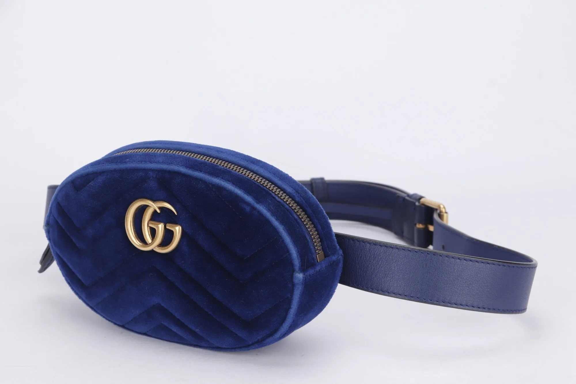 Gucci Marmont Small Size Blue Quilted Suede Leather Bod Bod Body Bag (476434 9FRDT 493075), no Dust Cover