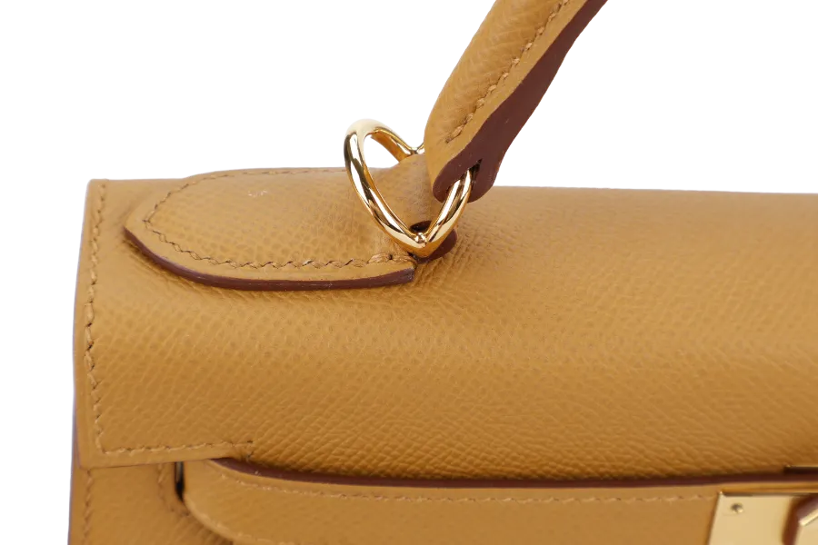 HERMES KELLY 28 SELLIER SESAME EPSOM GOLD HARDWARE STAMP Y (2020) WITH DUST COVER, LOCK, KEYS, RAINCOAT AND STRAPS