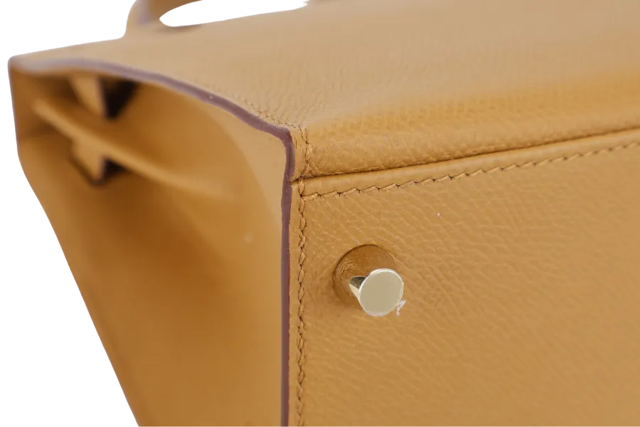 HERMES KELLY 28 SELLIER SESAME EPSOM GOLD HARDWARE STAMP Y (2020) WITH DUST COVER, LOCK, KEYS, RAINCOAT AND STRAPS