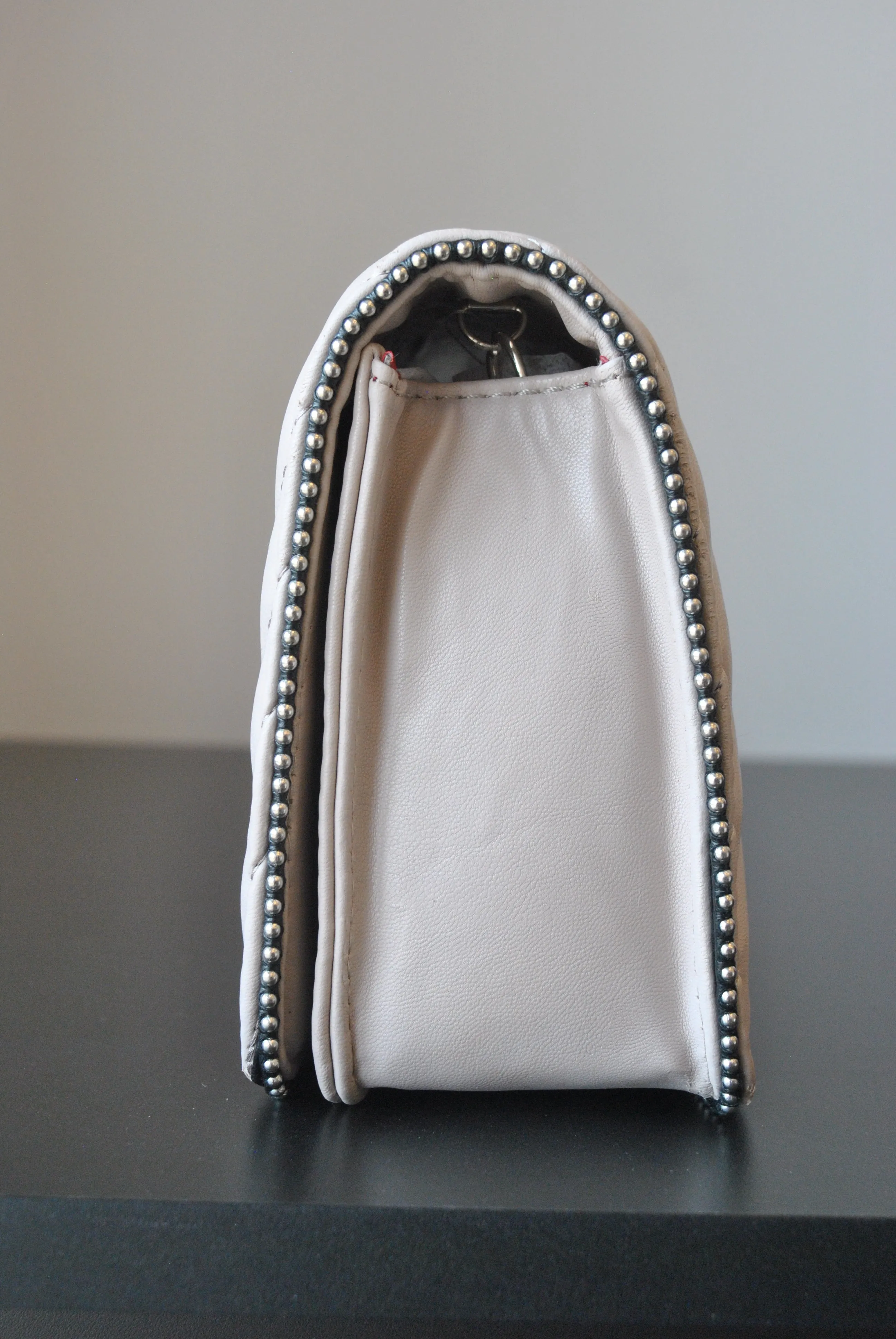 LIGHT BEIGE CROSSBODY / CLUTCH HANDBAG WITH SILVER CHAIN