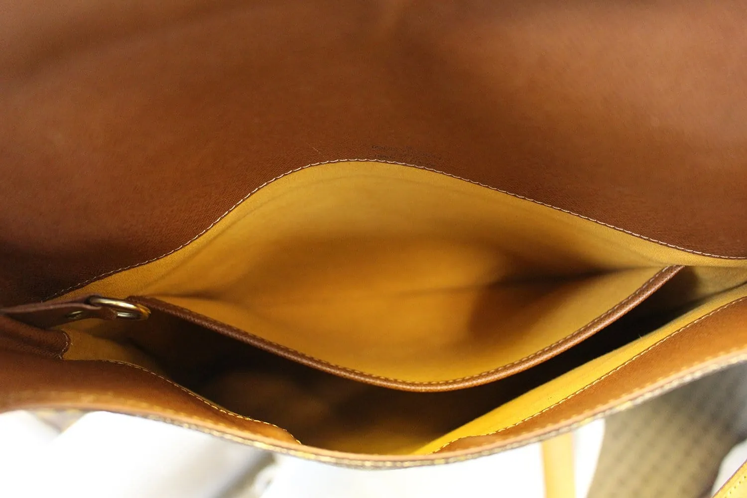 LOUIS VUITTON Monogram Canvas Musette Brown Crossbody Bag