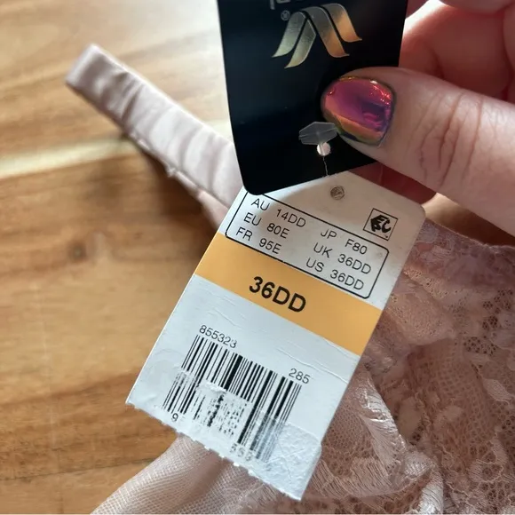NWT Wacoal Center Stage Underwire Bra Lace