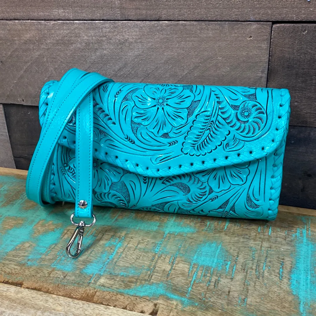 Que Chula Itzel Leather Clutch