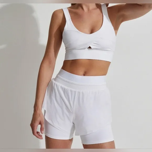 VARLEY‎ Womens White Fresno Shorts Size Small NWT Lightweight Breathable Running